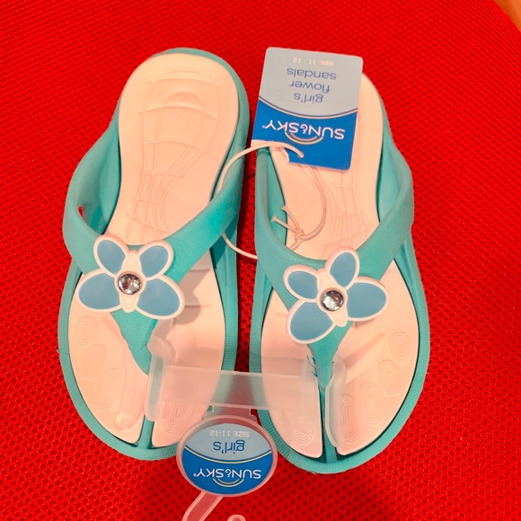 💐💐NWT - Toddler Girl Flip Flop Sandals - Picture 4 of 7